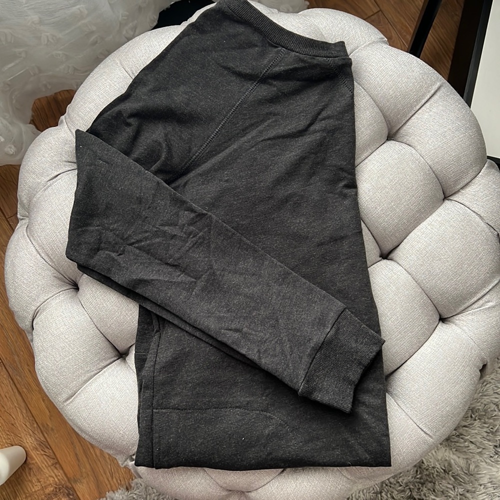 Forever 21 Grey Lightweight Sweatshirt Size M